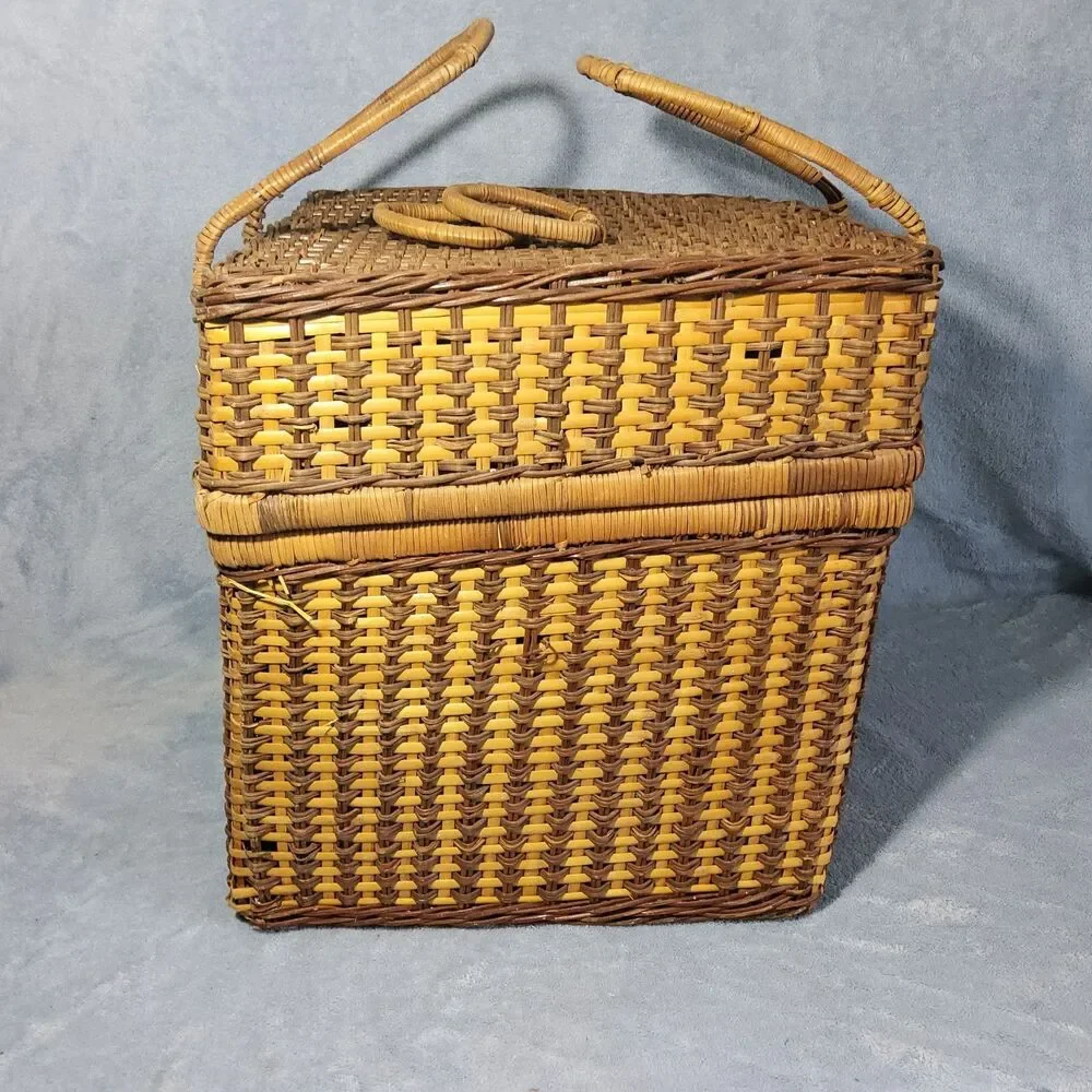 Vintage Large Two-Tone Woven Wicker Picnic Basket Storage Trunk Hinged Lid 15x13